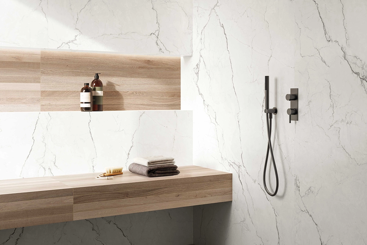 ¿Por qué tu baño necesita una hornacina?